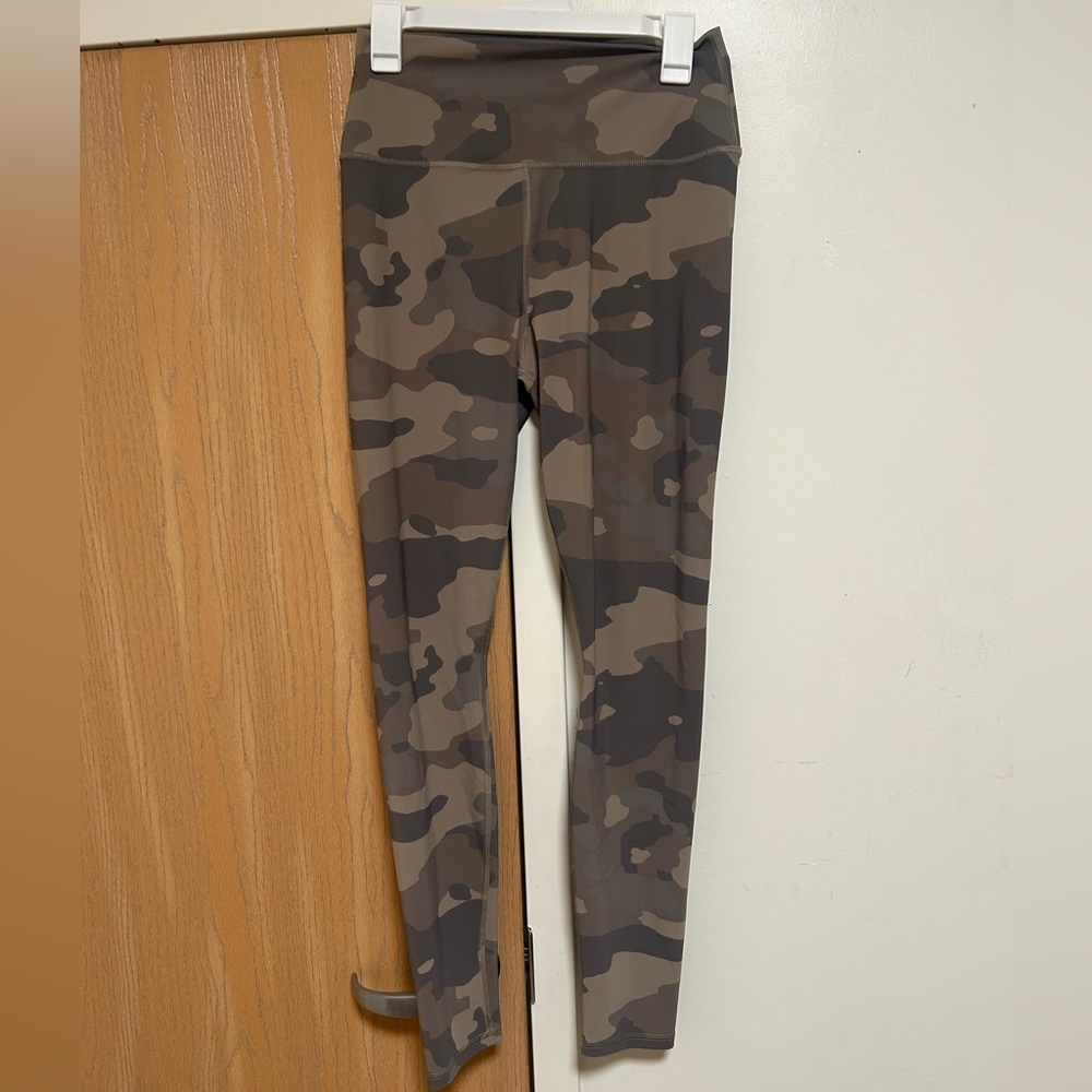 Alo Yoga camo leggings